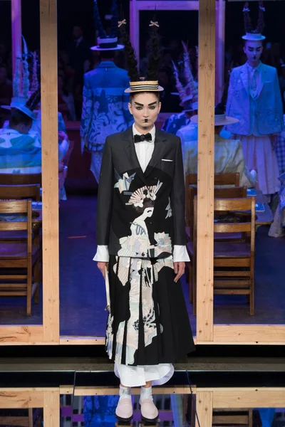 Look 27